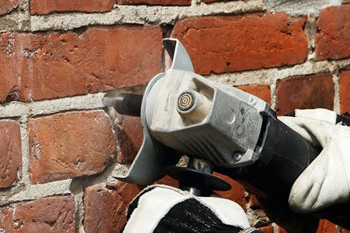 5 typiske opgaver med vinkelsliberen: Fræs fuger 5 typiske opgaver med vinkelsliberen: Fræs fuger